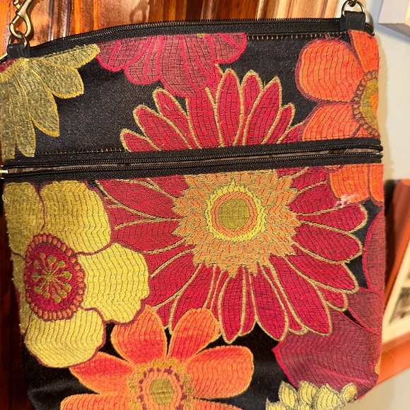 Vibrant Floral Crossbody Bag - Picture 10 of 14